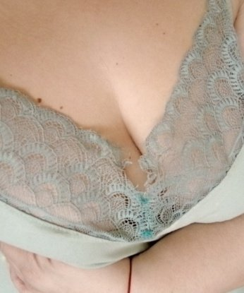 Я обеспечу тебе незабываемые моменты удовольствия и расслабления. 💋
У меня есть своя уютная квартира класса люкс в центре Москвы, где мы сможем насладиться друг другом с полной конфиденциальностью. У меня также есть возможность приехать к тебе, чтобы сделать нашу встречу еще более комфортной.
Мои услуги включают классический и эротический массаж, глубокий оральный секс, классический секс в позициях, анальный секс, ролевые игры и многое другое. Я открыта для экспериментов и готова исполнить самые сокровенные сексуальные фантазии.
У меня есть множество положительных отзывов от моих постоянных клиентов, которые говорят о моей нежности, страсти и профессионализме. Теперь твоя очередь испытать это на себе!
Прикрепляю несколько фото, чтобы ты мог увидеть, насколько прекрасна я. Если ты живешь в Москве или находишься здесь в командировке, обязательно свяжись со мной и я стану твоей незабываемой развлекательной компаньонкой. Ищу встречи без обязательств и дружбу. Жду тебя, мой красавчик! 😘 Валюша